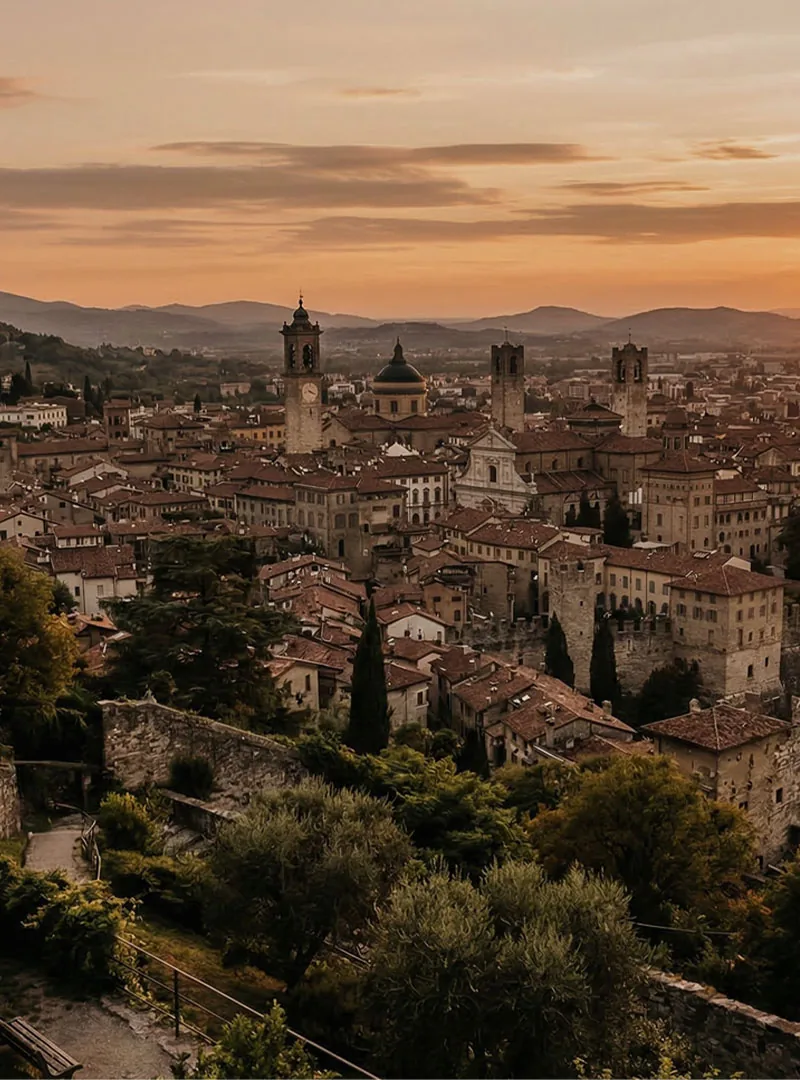 Bergamo Città Alta al tramonto, sede della 1ª semifinale di Festival inOltre